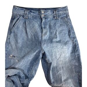 American Eagle Highest Rise Mom Jeans Size 8 Light Wash‎ Distressed Denim